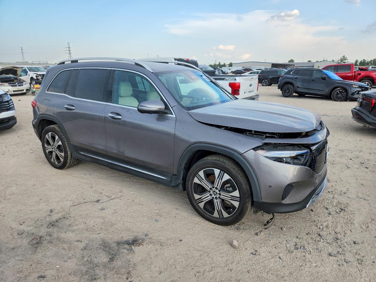 2025 MERCEDES-BENZ EQB 300 4MATIC — снимка 4