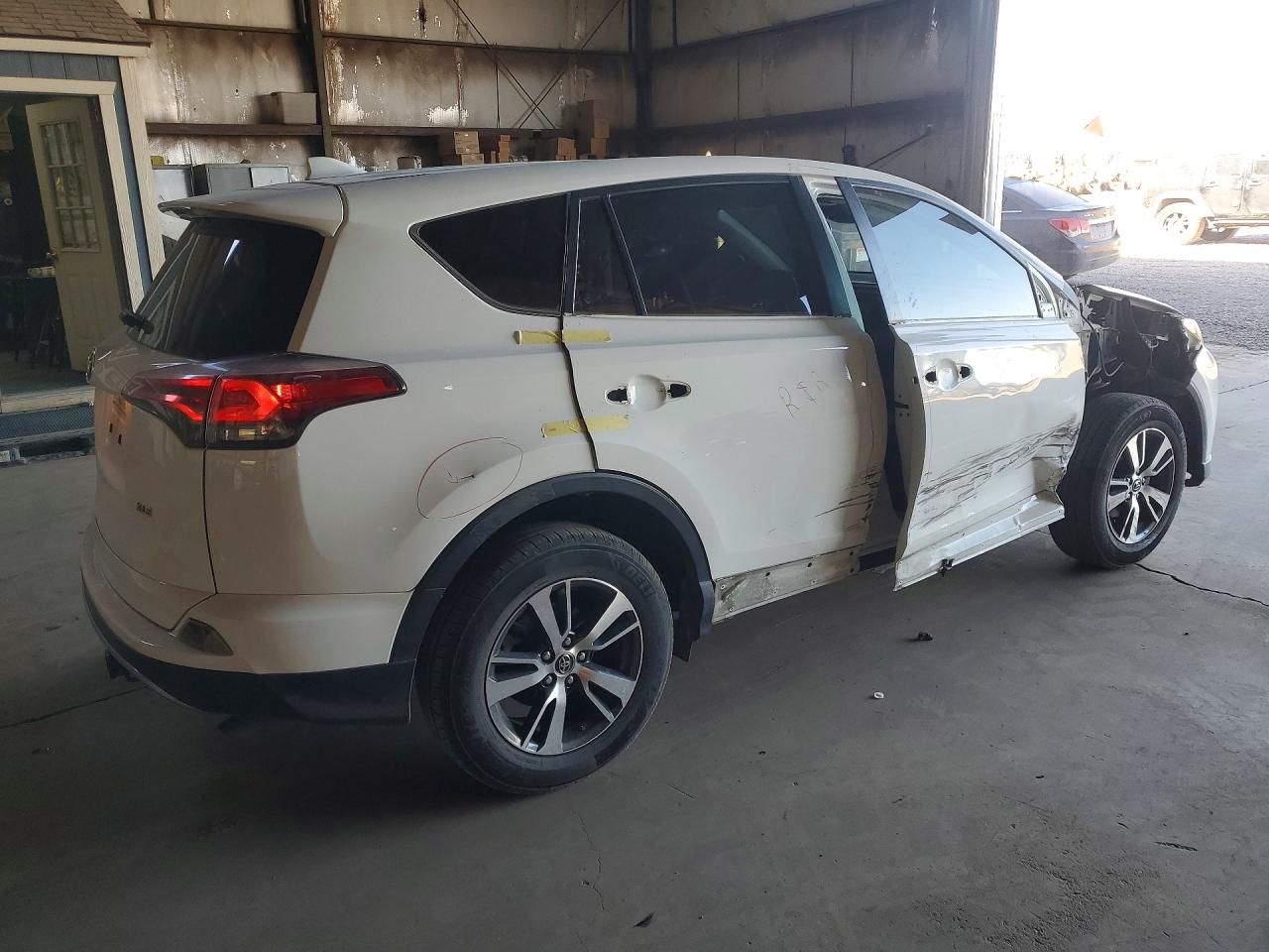 2018 TOYOTA RAV4 XLE — снимка 3