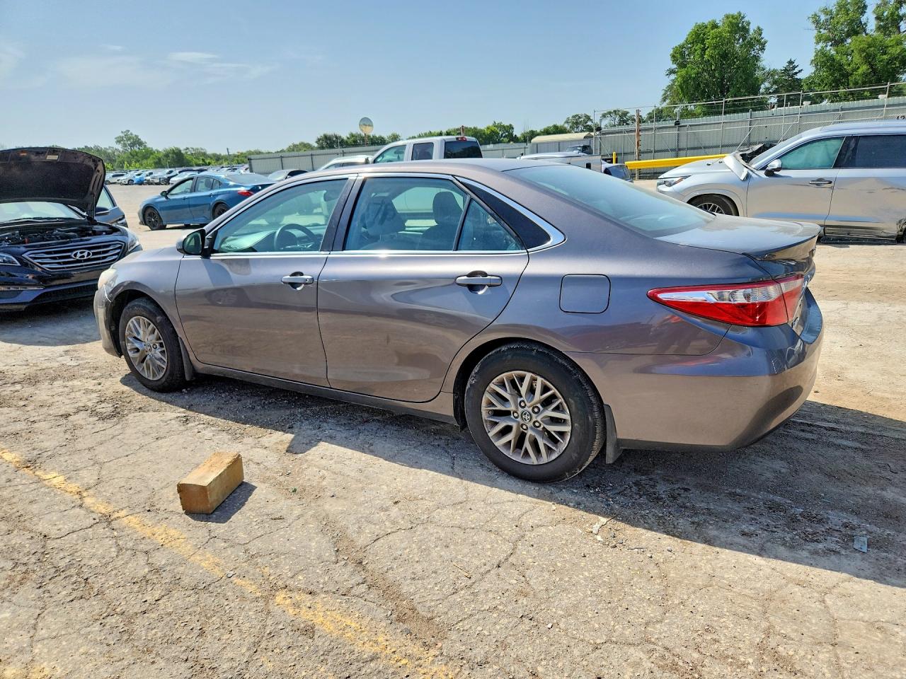 2017 TOYOTA CAMRY LE — снимка 2