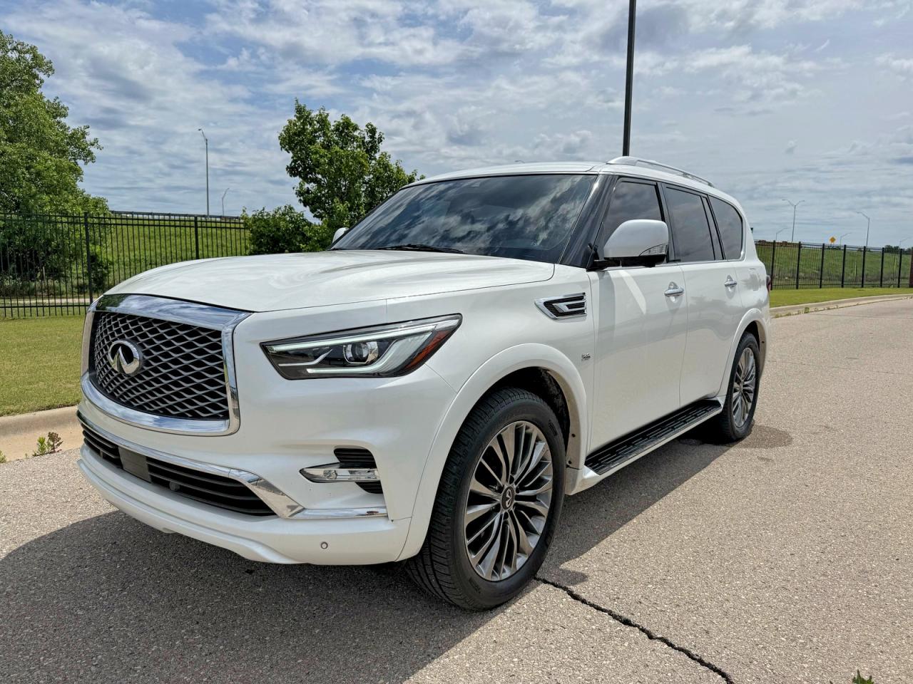 2019 INFINITI QX80 LUXE — снимка 2