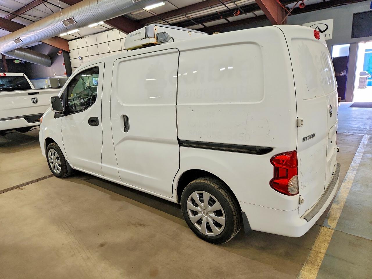 2017 NISSAN NV200 SV — снимка 2