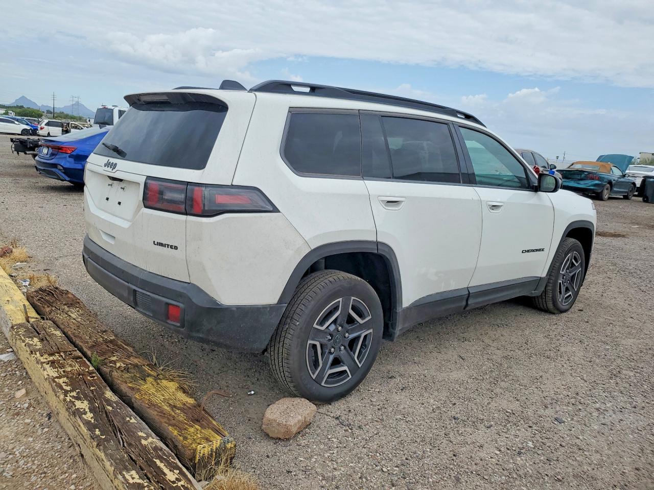 2026 JEEP CHEROKEE LAREDO — снимка 3