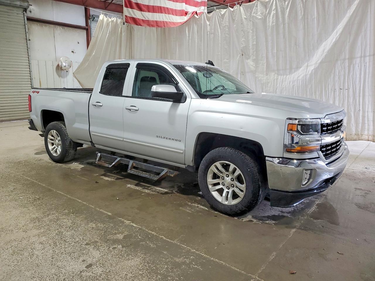 2018 CHEVROLET SILVERADO K1500 LT — photo 4