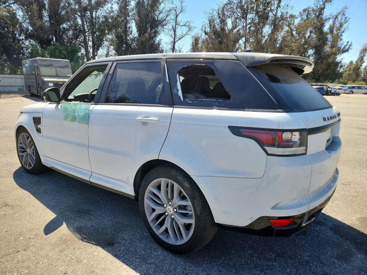 2015 LAND ROVER RANGE ROVER SPORT SVR — снимка 2