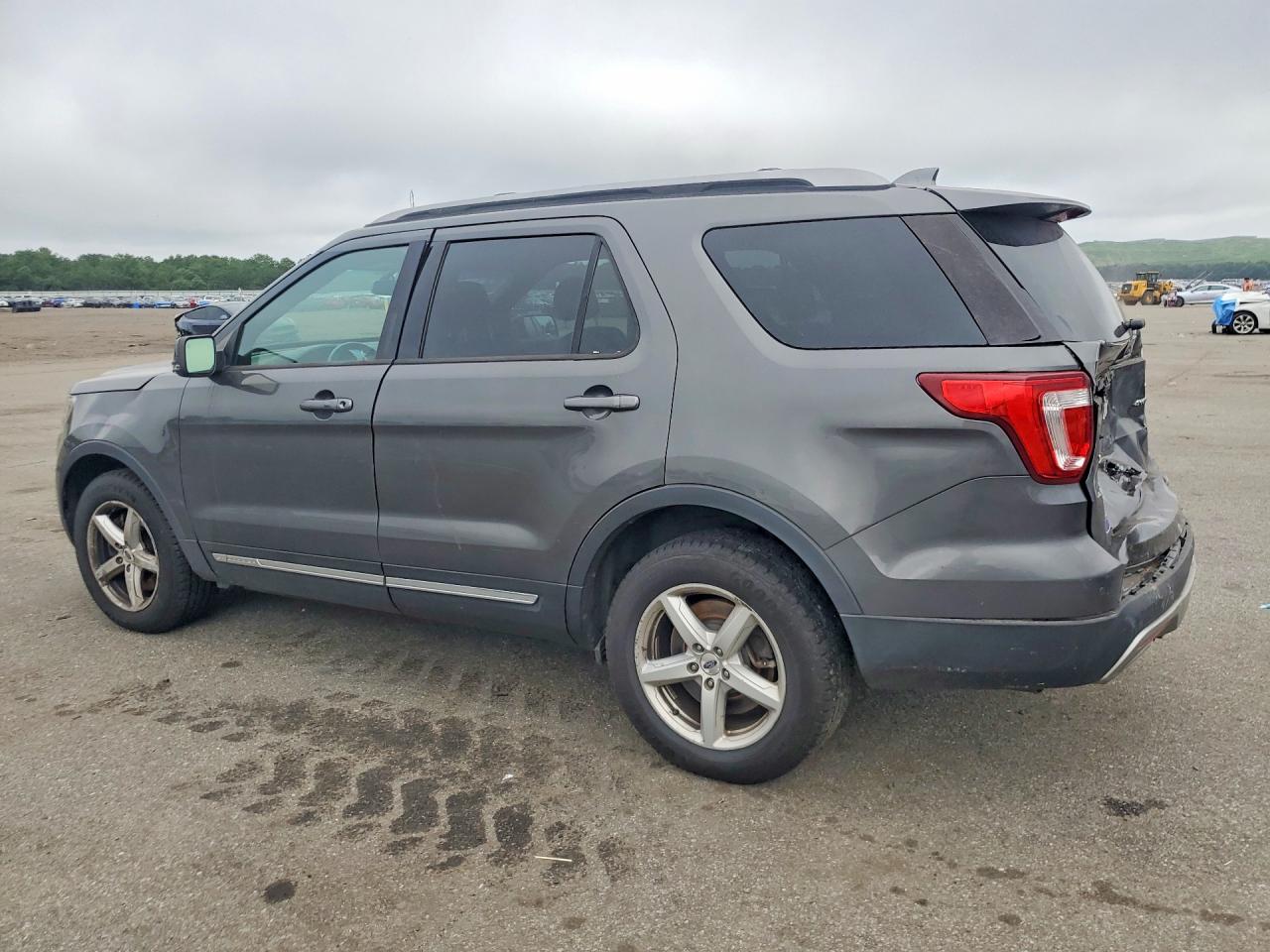 2017 FORD EXPLORER XLT — снимка 2