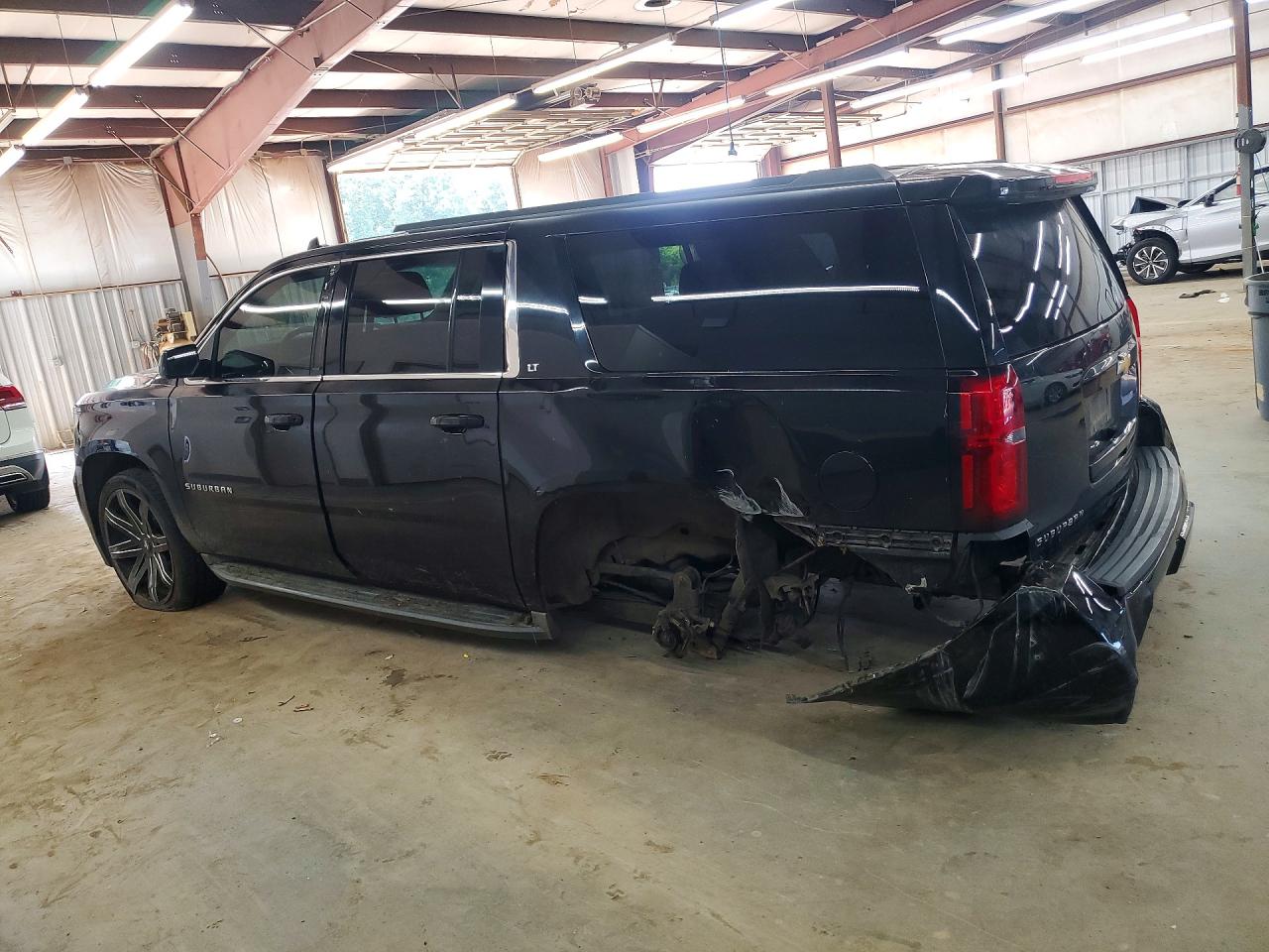 2015 CHEVROLET SUBURBAN K1500 LT — снимка 2