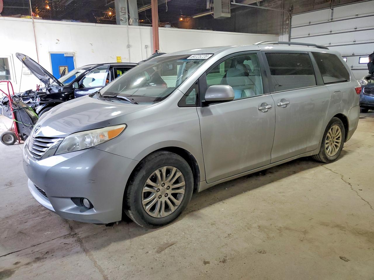 2015 TOYOTA SIENNA XLE 8-PASSENGER