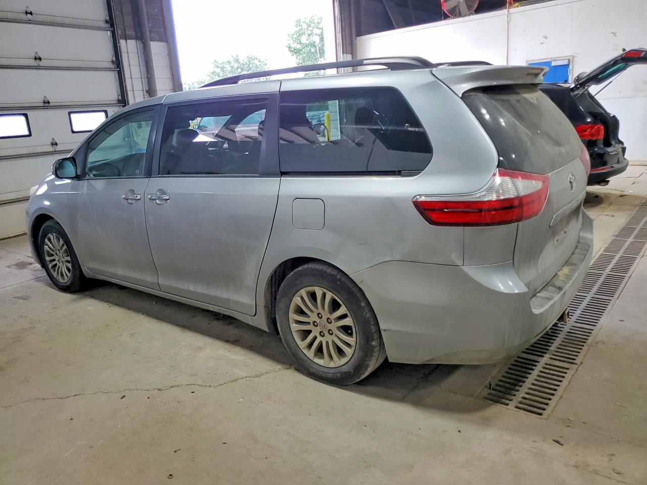 2015 TOYOTA SIENNA XLE 8-PASSENGER — снимка 2