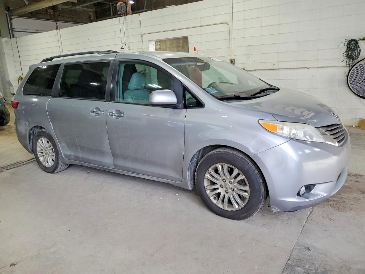 2015 TOYOTA SIENNA XLE 8-PASSENGER — снимка 4