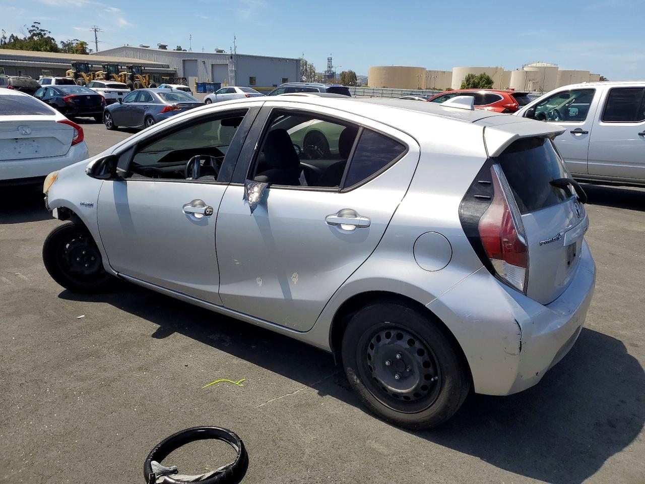 2015 TOYOTA PRIUS C TWO — снимка 2