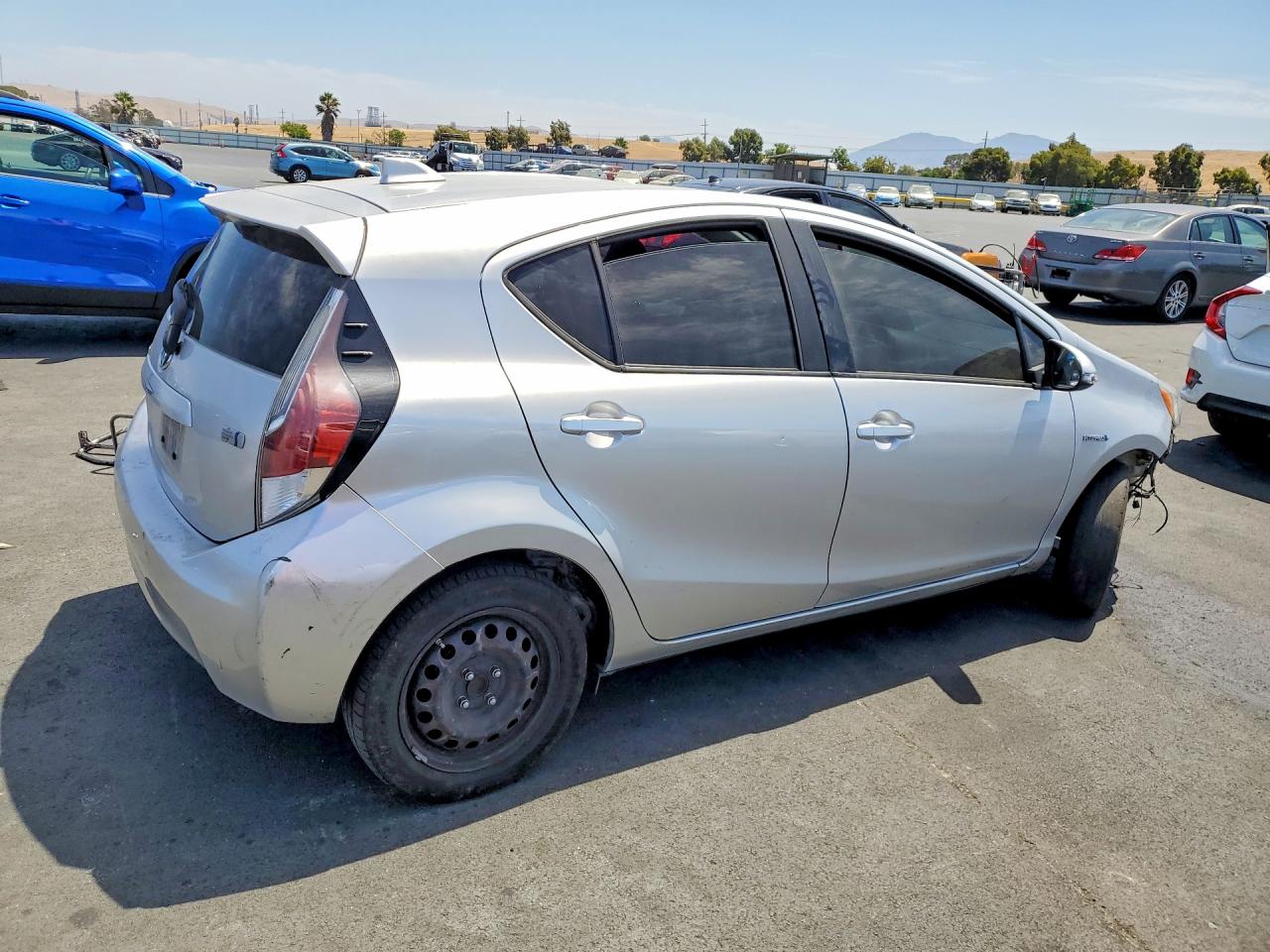 2015 TOYOTA PRIUS C TWO — снимка 3