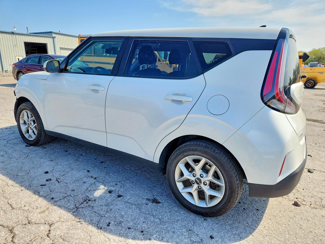 2025 KIA SOUL LX — photo 2