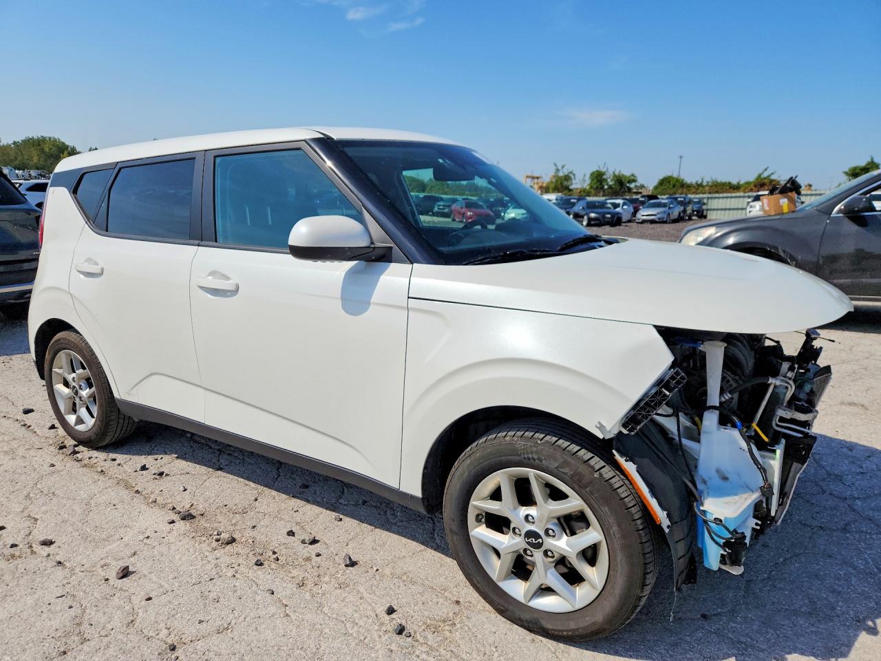 2025 KIA SOUL LX — photo 4