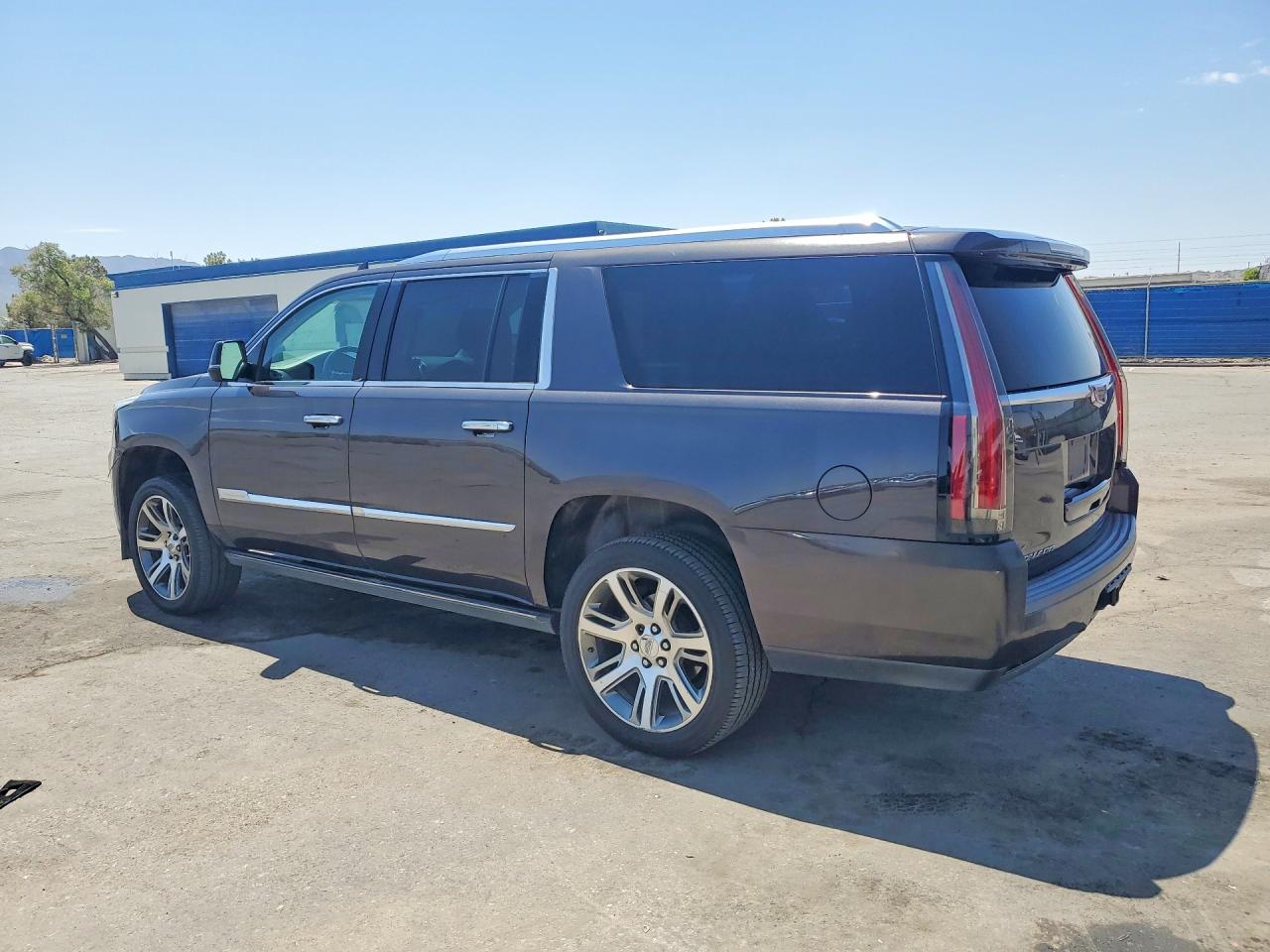 2015 CADILLAC ESCALADE ESV PREMIUM — снимка 2