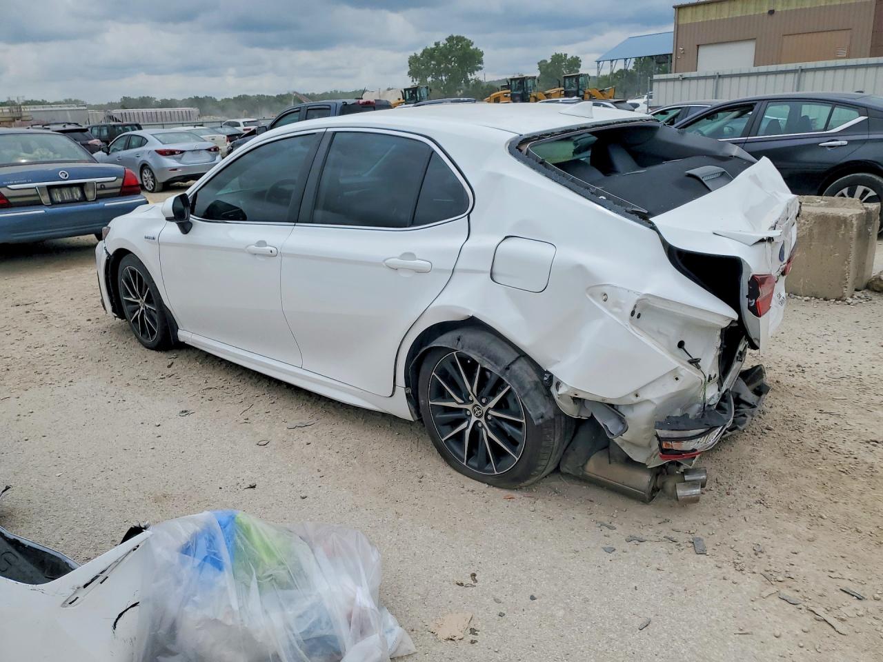 2021 TOYOTA CAMRY SE — снимка 2