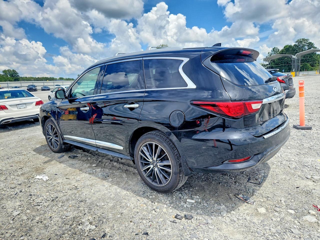 2017 INFINITI QX60 BASE — снимка 2