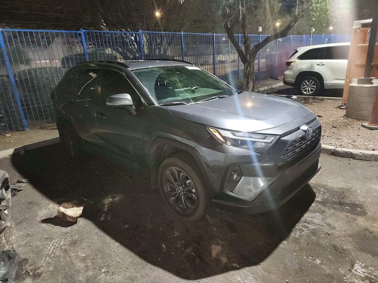 2024 TOYOTA RAV4 XLE PREMIUM — снимка 4