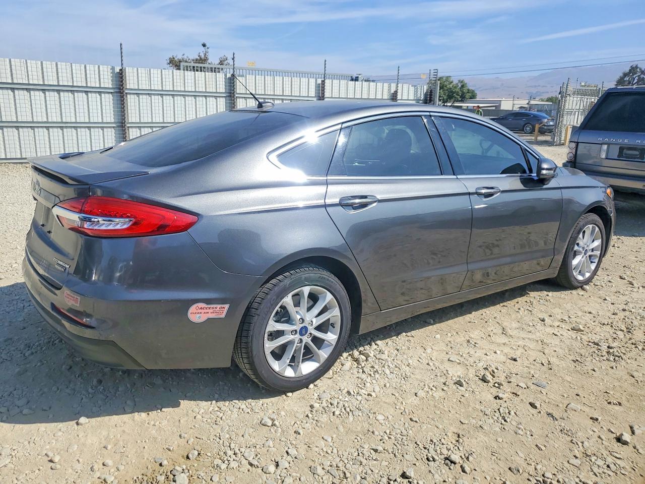 2020 FORD FUSION TITANIUM — photo 3