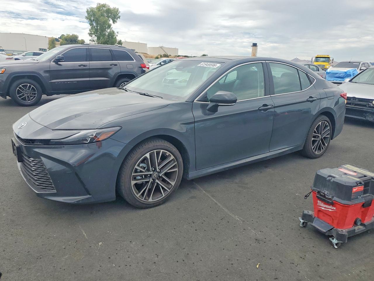 2025 TOYOTA CAMRY XLE
