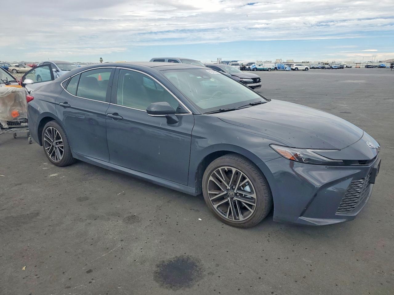 2025 TOYOTA CAMRY XLE — снимка 4