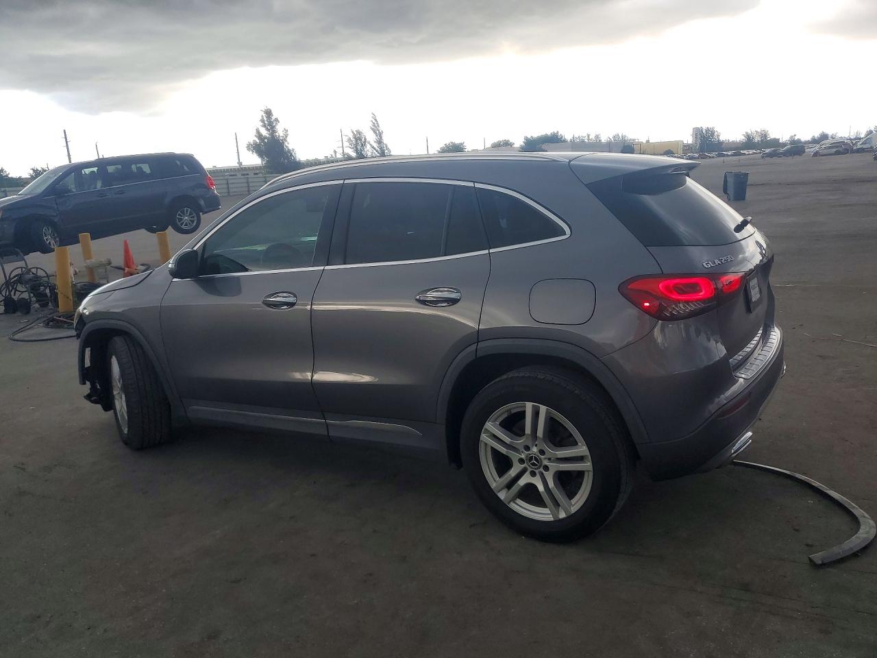 2021 MERCEDES-BENZ GLA 250 4MATIC — снимка 2