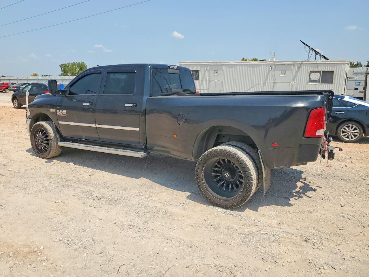 2015 RAM 3500 SLT — снимка 2