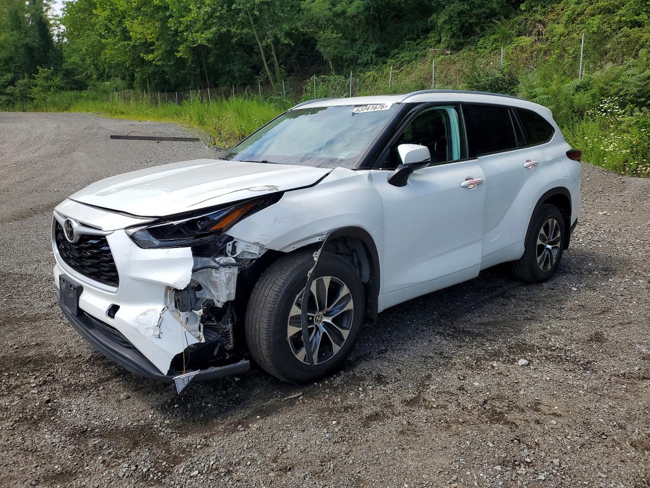 2022 TOYOTA HIGHLANDER XLE