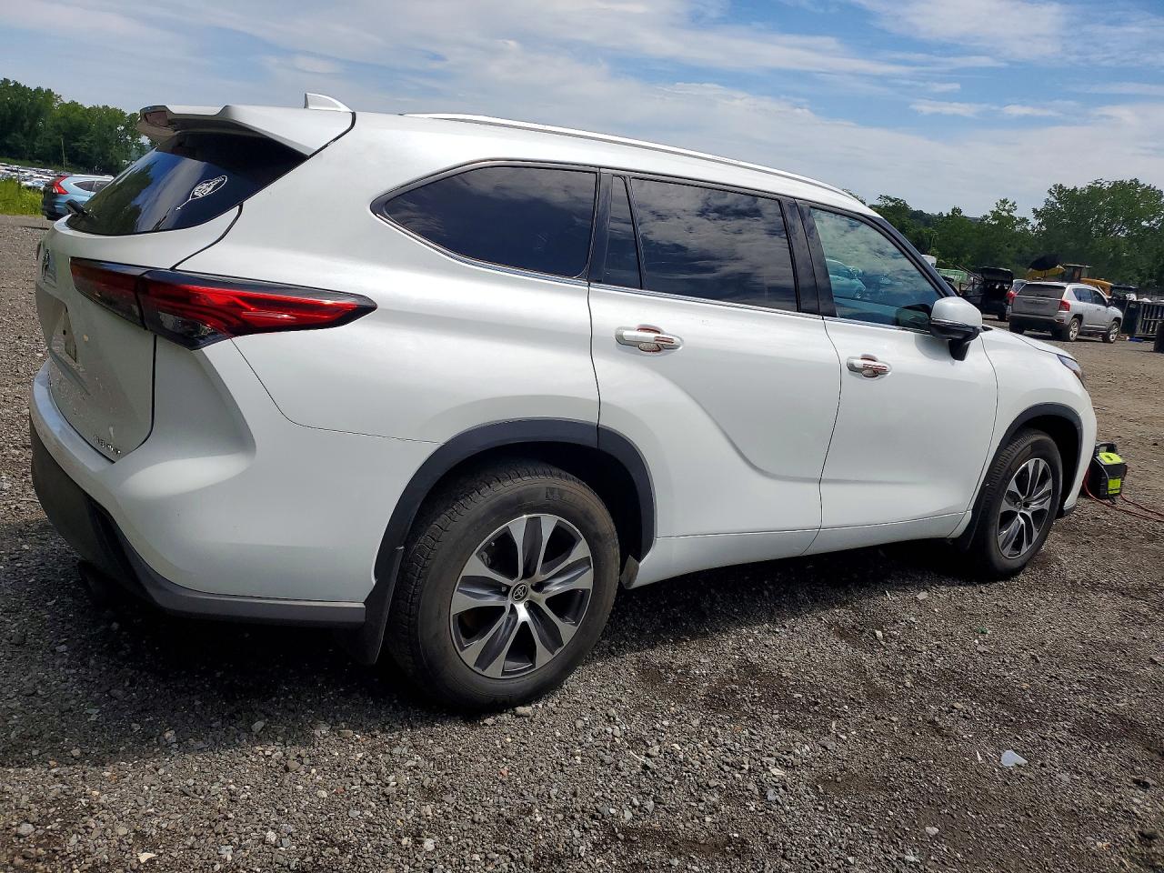 2022 TOYOTA HIGHLANDER XLE — снимка 3