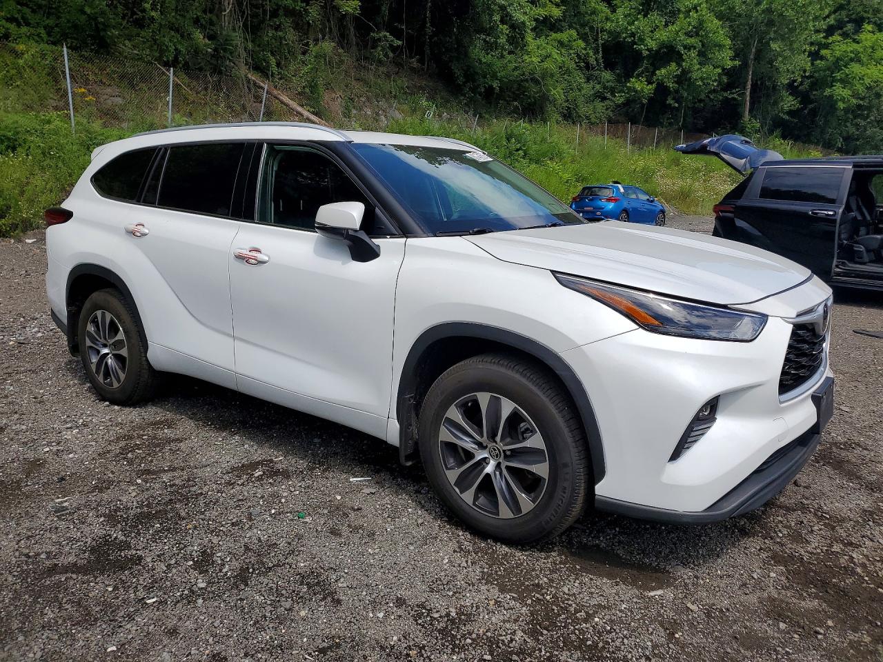 2022 TOYOTA HIGHLANDER XLE — снимка 4