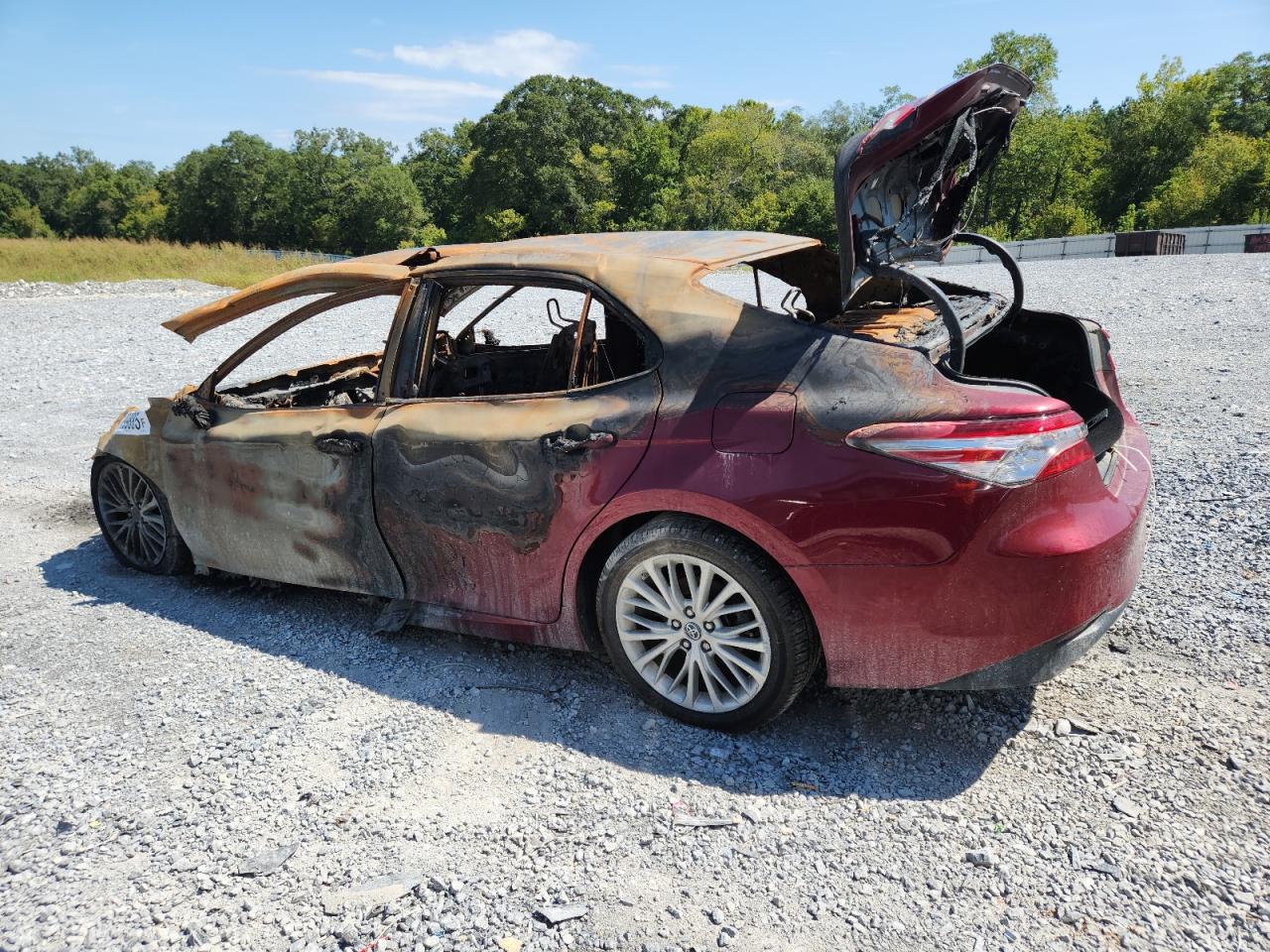 2019 TOYOTA CAMRY L — снимка 2