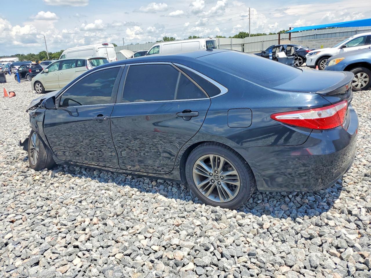 2017 TOYOTA CAMRY SE — снимка 2