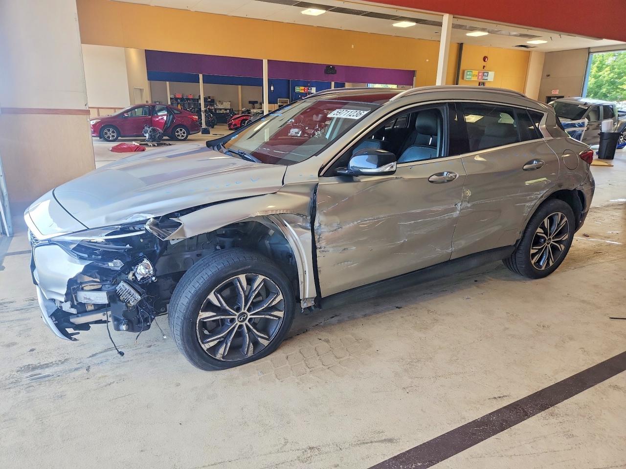 2017 INFINITI QX30 PREMIUM