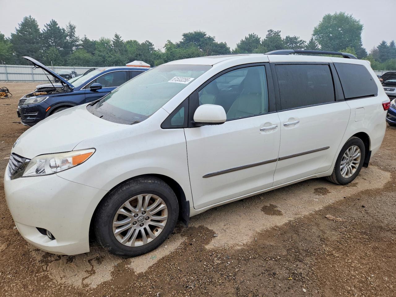 2017 TOYOTA SIENNA XLE 8-PASSENGER