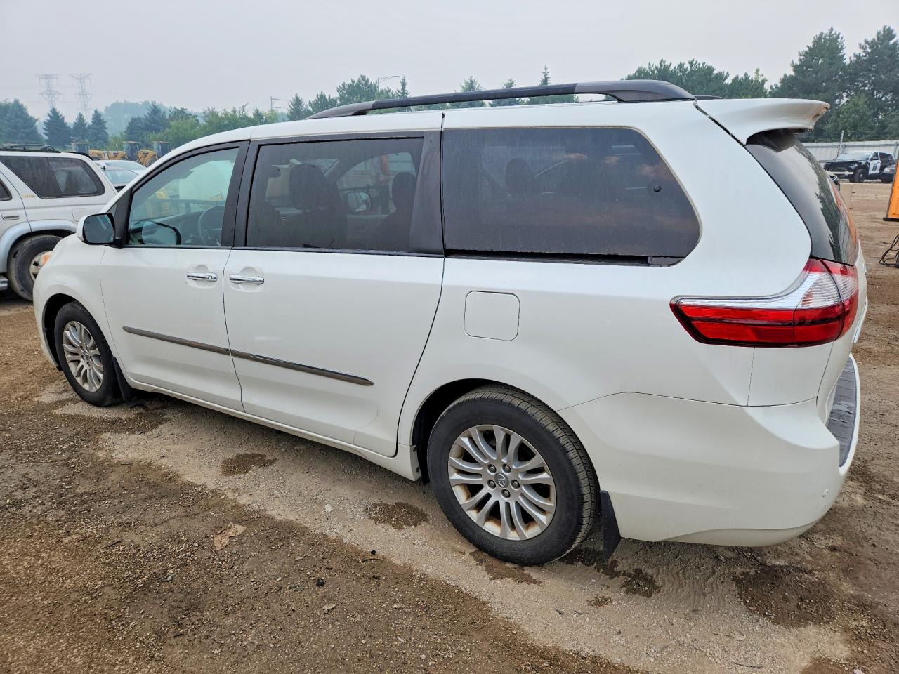 2017 TOYOTA SIENNA XLE 8-PASSENGER — снимка 2