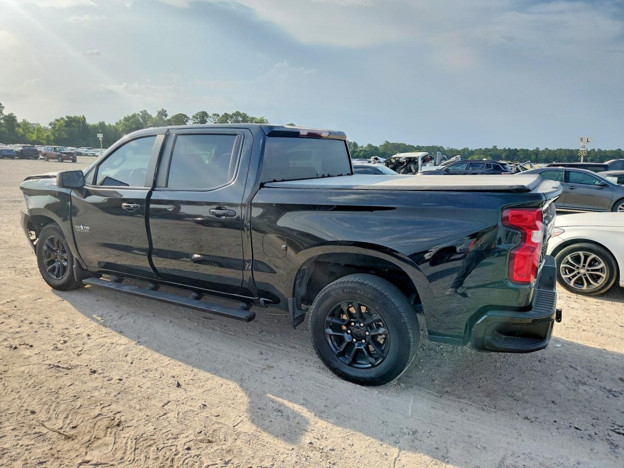 2024 CHEVROLET SILVERADO 1500 C1500 RST — снимка 2