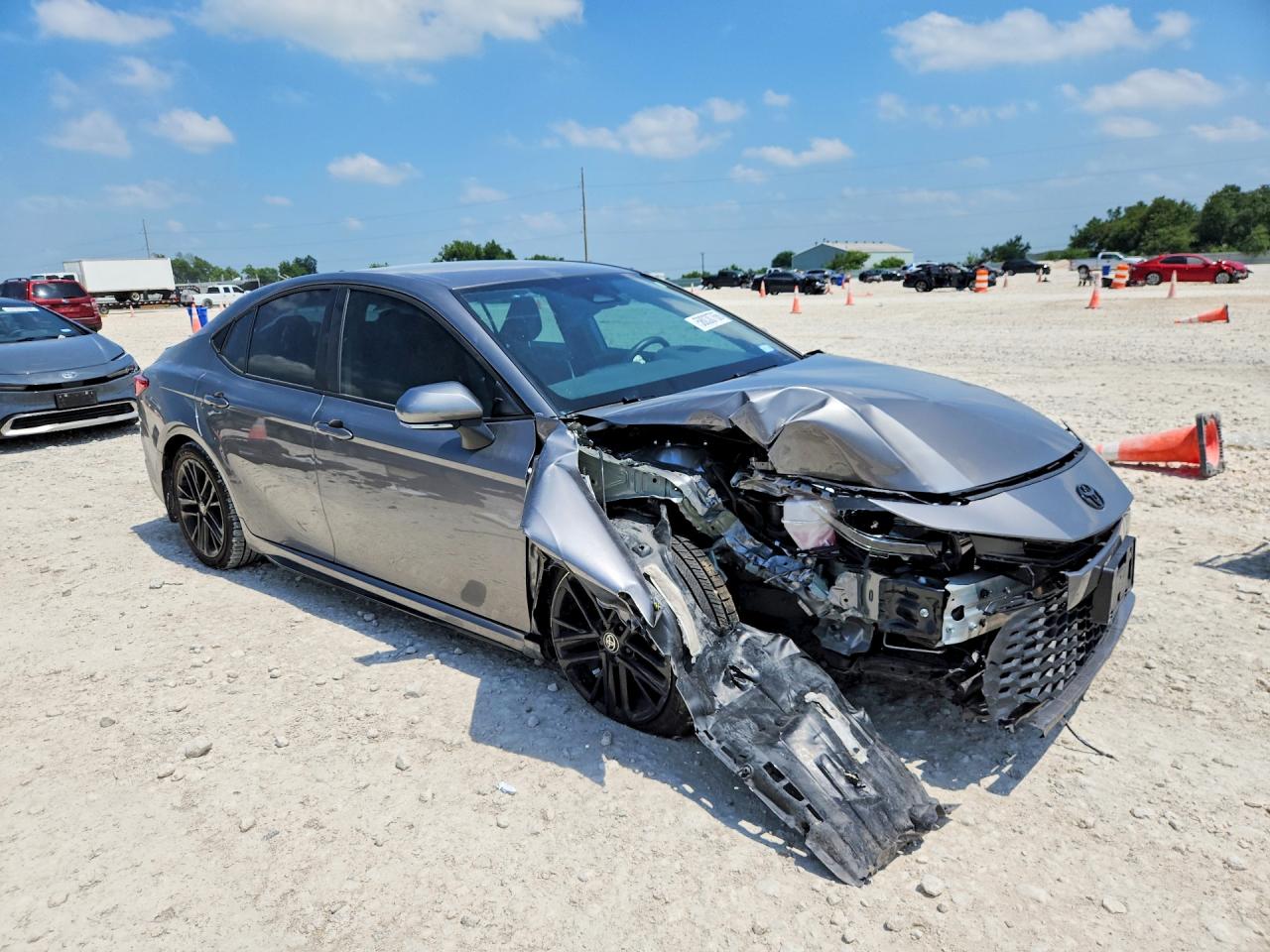 2025 TOYOTA CAMRY SE — снимка 4