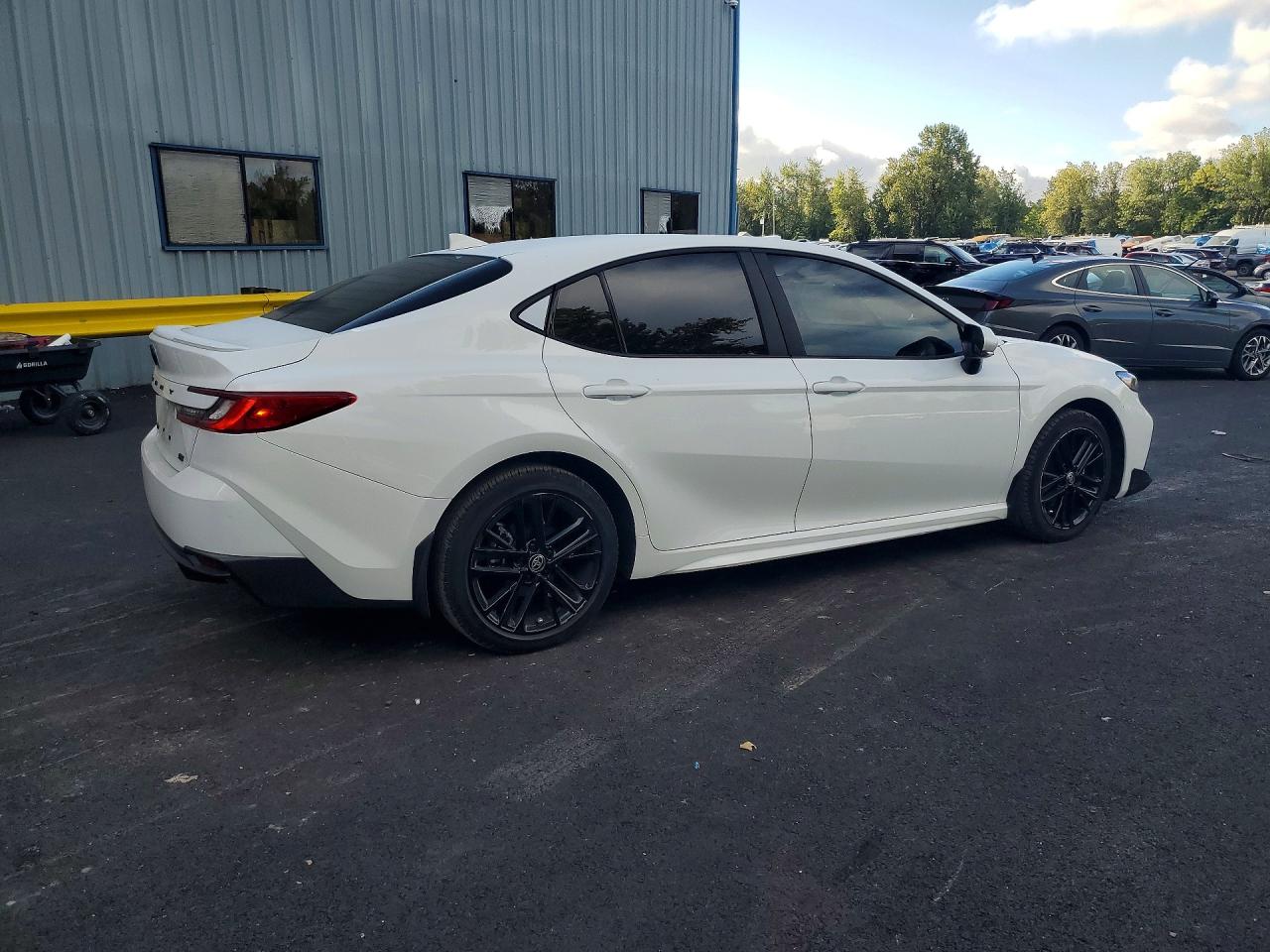 2026 TOYOTA CAMRY SE — снимка 3