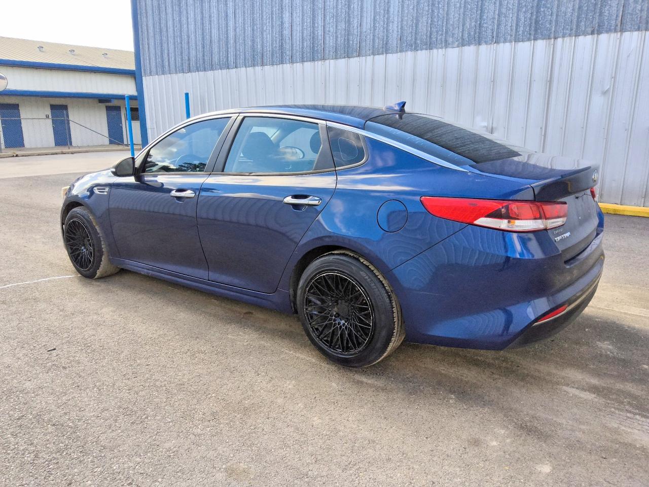 2017 KIA OPTIMA LX — снимка 2