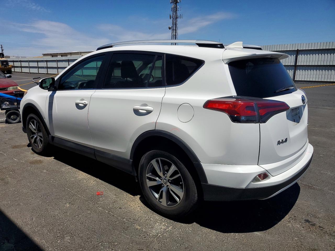 2016 TOYOTA RAV4 XLE FWD XLE — снимка 2