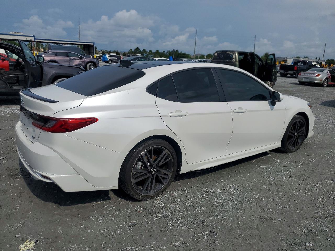 2025 TOYOTA CAMRY XSE — снимка 3