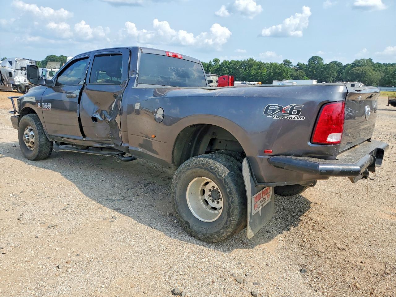 2016 RAM 3500 ST — снимка 2
