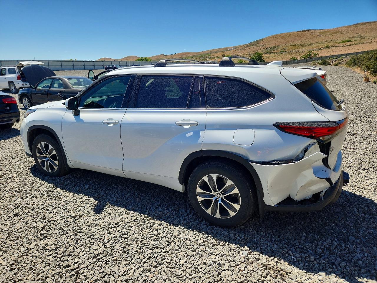 2022 TOYOTA HIGHLANDER XLE — снимка 2