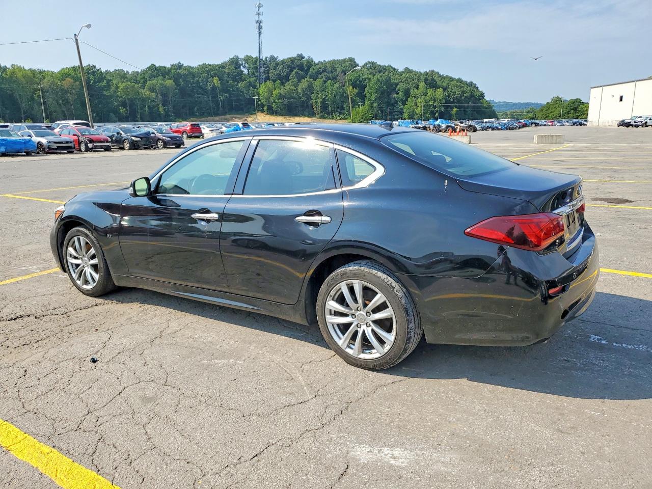 2017 INFINITI Q70 3.7 — снимка 2
