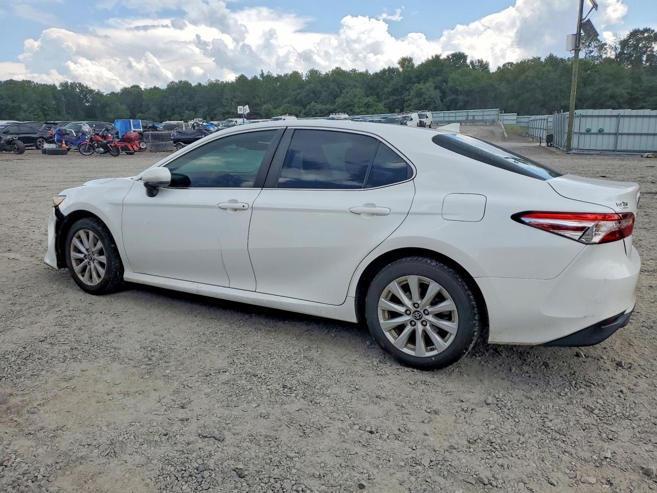 2019 TOYOTA CAMRY LE — снимка 2