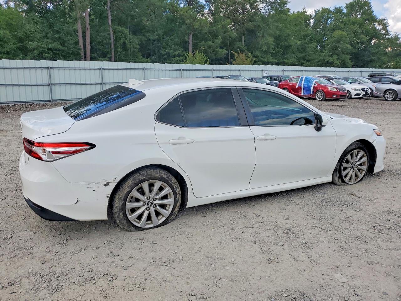 2019 TOYOTA CAMRY LE — снимка 3