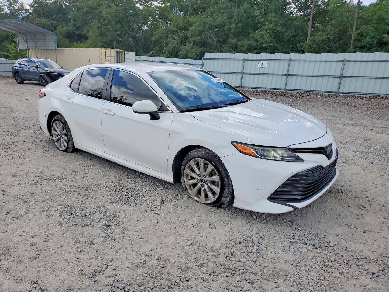 2019 TOYOTA CAMRY LE — снимка 4