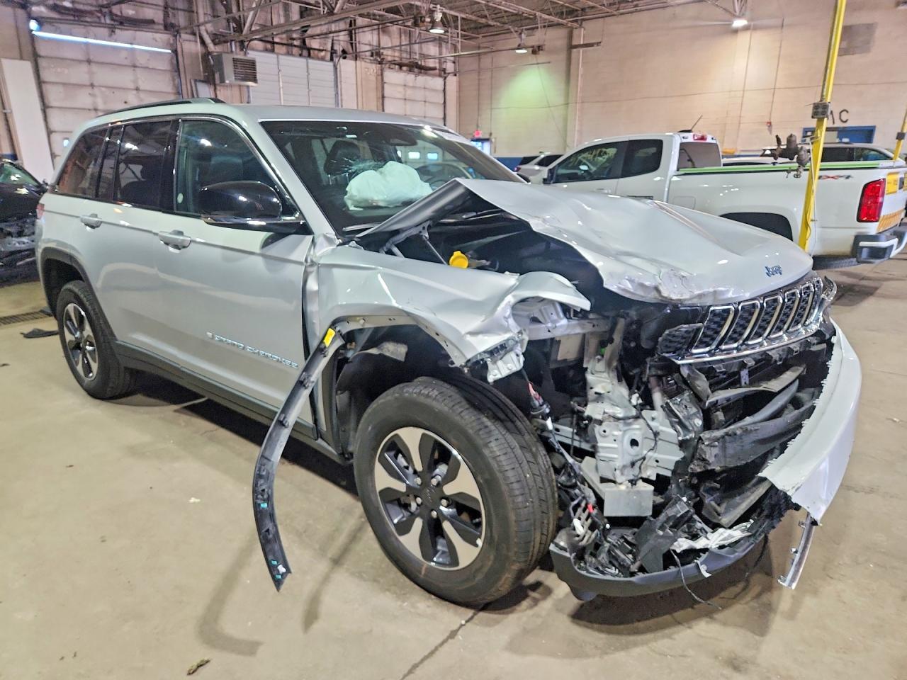 2025 JEEP GRAND CHEROKEE 4XE — снимка 4