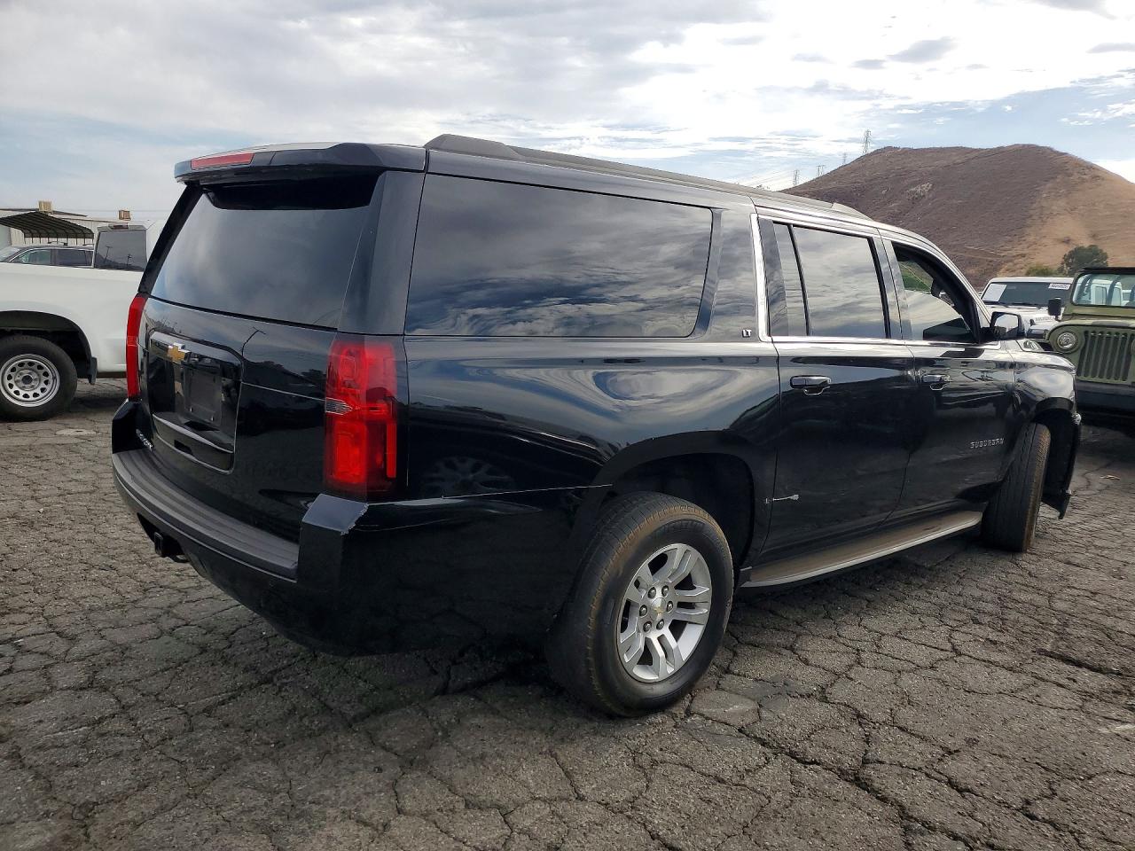 2019 CHEVROLET SUBURBAN C1500 LT — снимка 3