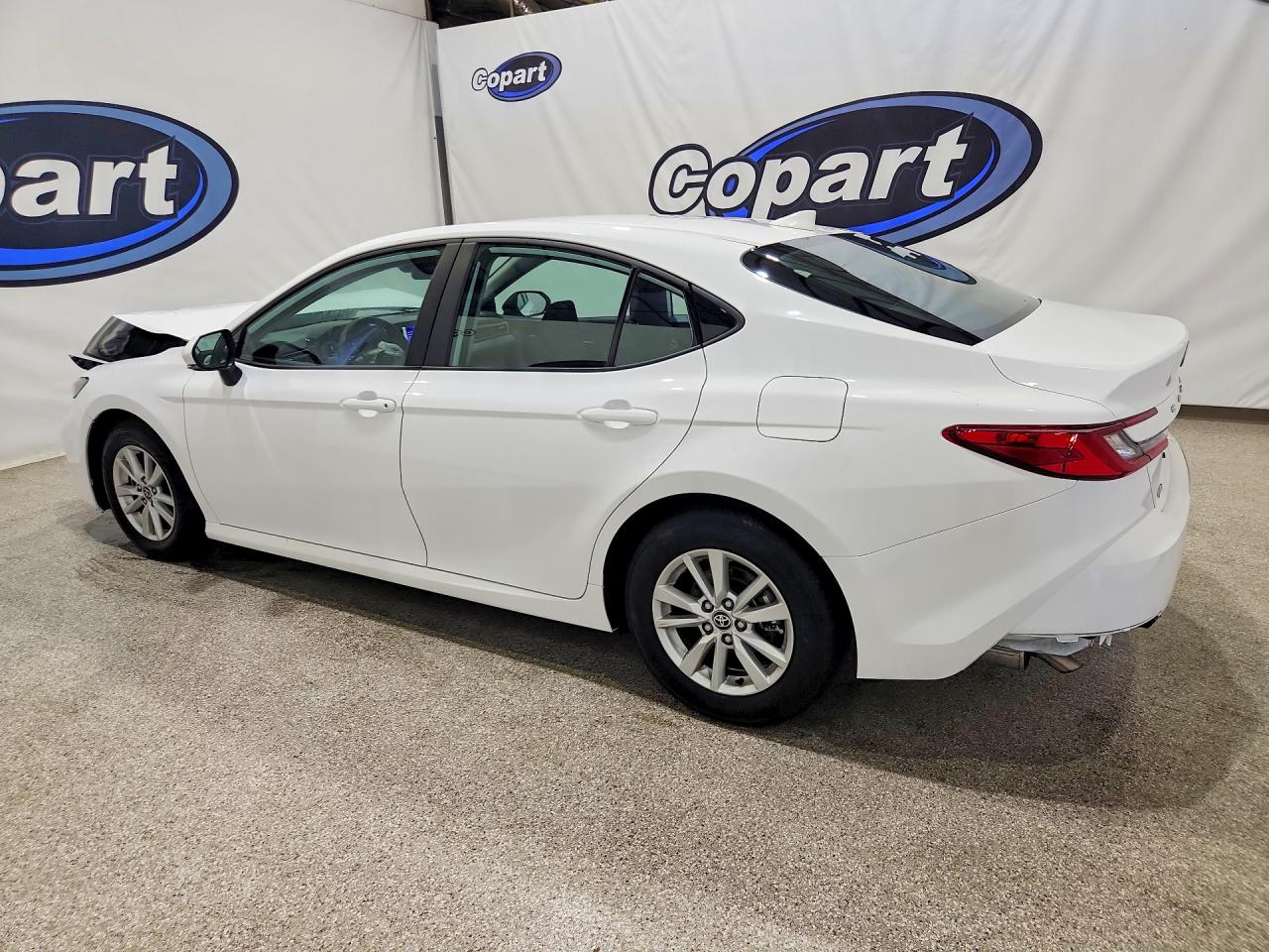 2025 TOYOTA CAMRY LE — снимка 2