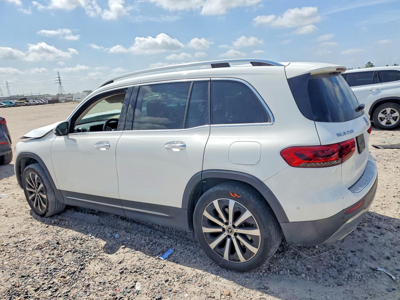2022 MERCEDES-BENZ GLB 250 — снимка 2